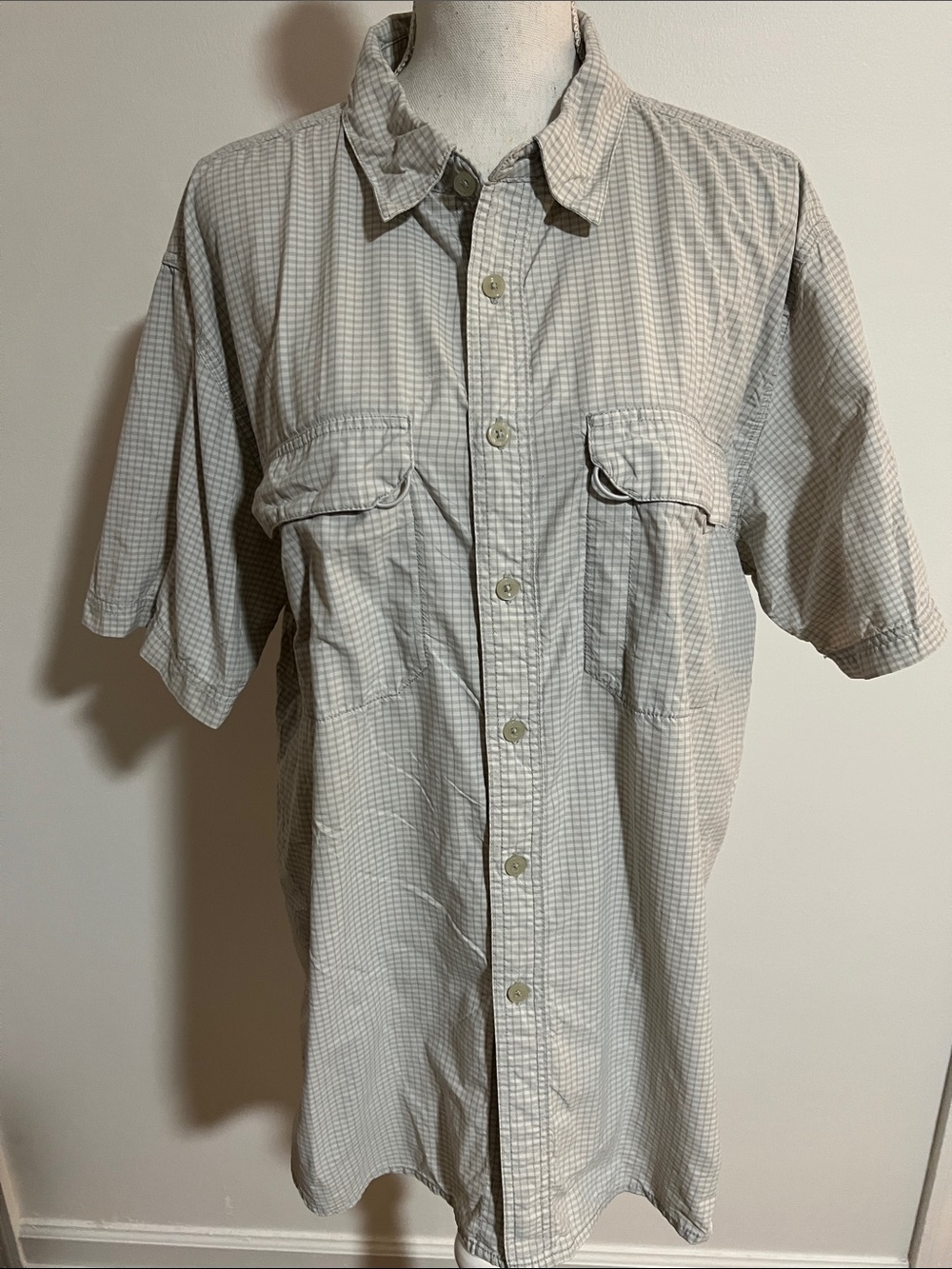 The North Face Men's Short-Sleeve Utility Shirt in Light Gray Plaid